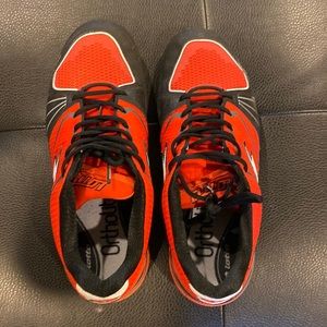 Lotte tennis shoes. Red/black Size 10.5